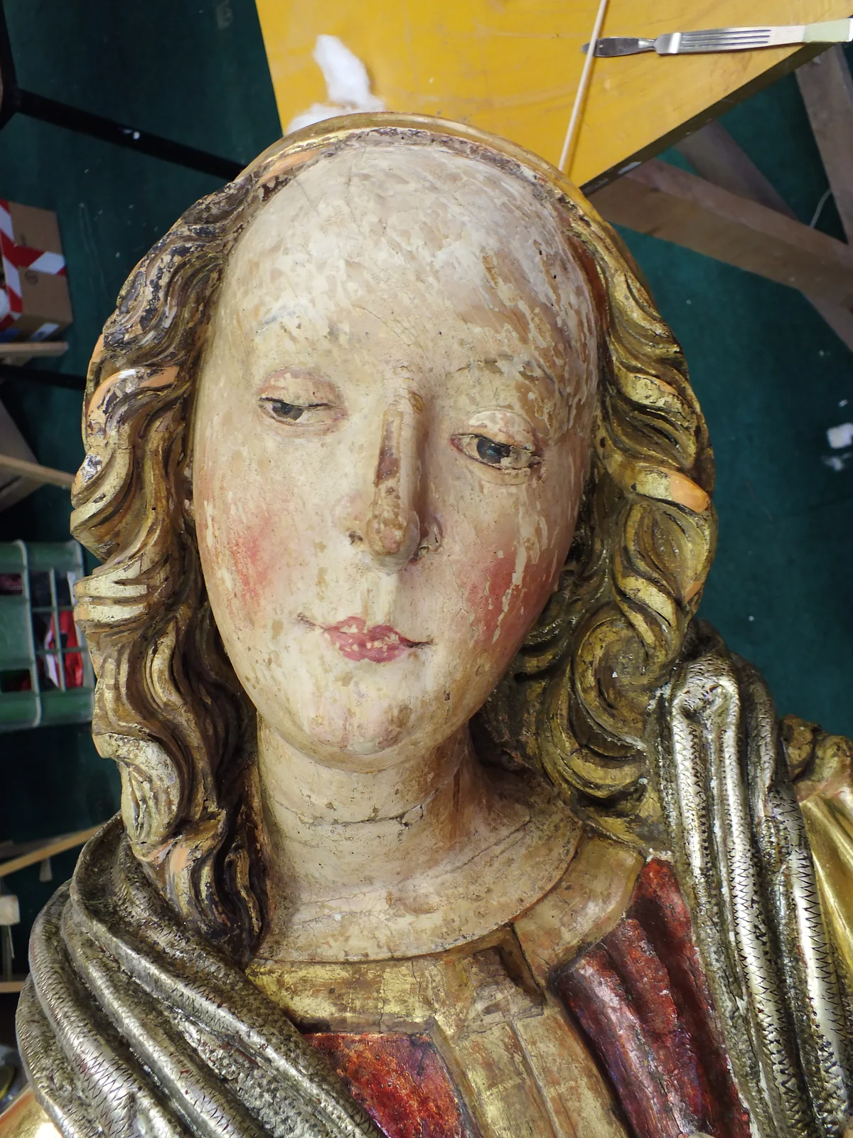 Mariabeeld, gepolychromeerd hout, voor